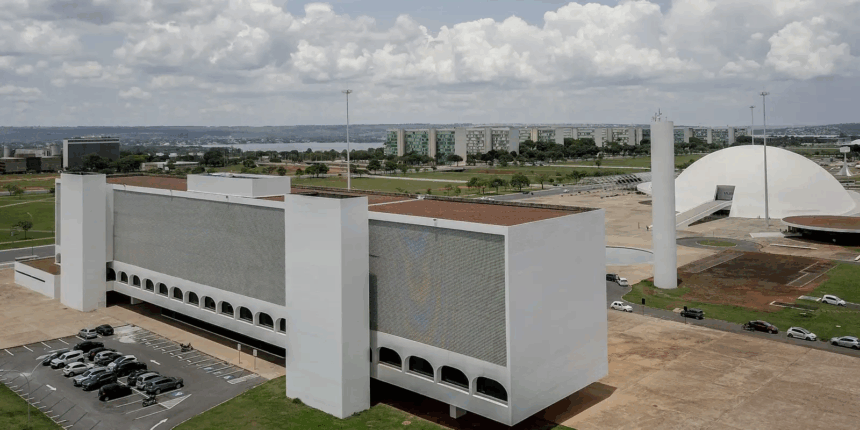 Capa da notícia: Biblioteca Nacional de Brasília celebra o mês da criança com programação cultural intensa e lança Clubinho de Leitura
